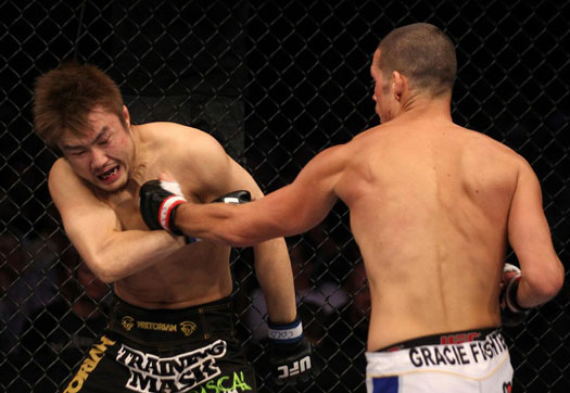 Confira as melhores imagens do UFC 135, evento que aconteceu no último sábado (24), em Denver, nos Estados Unidos, e consagrou o norte-americano Jon Jones. Veja as fotos…