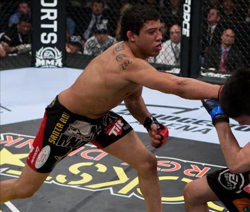 O norte-americano Gilbert Melendez não tem encontrado adversários para desafiar seu reinado na categoria de pesos leves do Strikeforce. E com o domínio do lutador na categoria surge a possibilidade de...