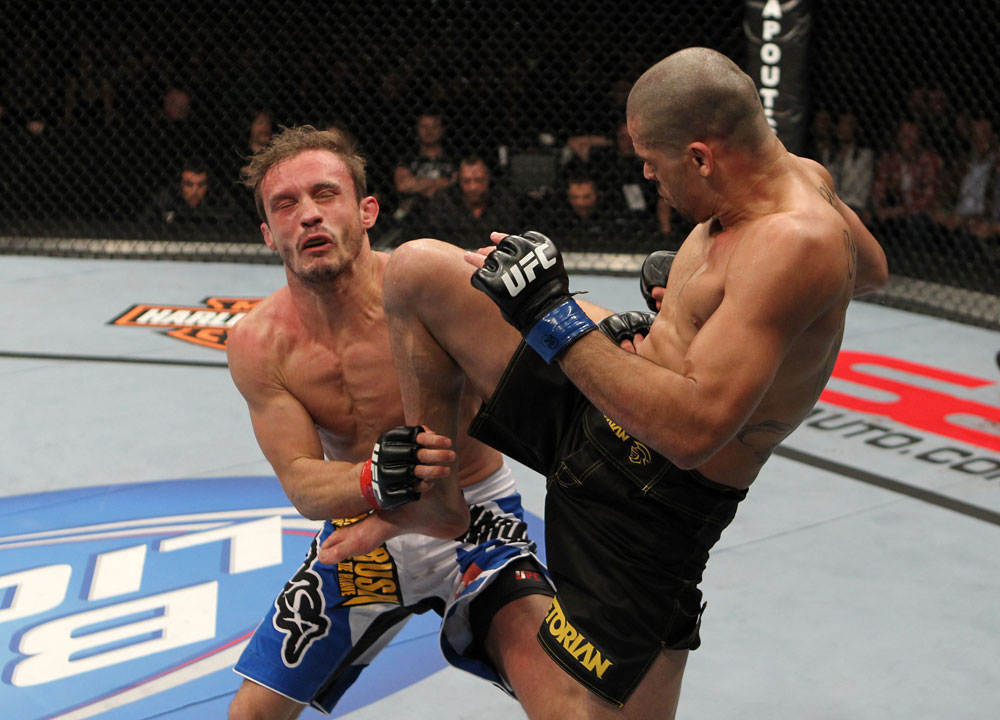 O UFC 138 desembarcou em Birmingham, na Inglaterra, neste sábado (5) e marcou um show de finalizações brasileiros. Com dois atletas tupiniquins no programa de lutas, Thiago Pitbull e Renan...