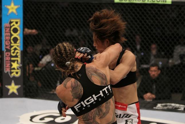 O Strikeforce realizou no último sábado (19), em San Diego, a última edição do evento em 2011. O programa de lutas contou com um show da brasileira Cris Cyborg, que...