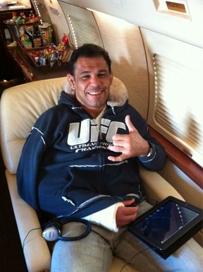 O brasileiro Rodrigo Minotauro será submetido a tratamento cirurgico para reabilitação da fratura no úmero que contraiu na luta contra Frank Mir no UFC 140, evento realizado no último sábado...