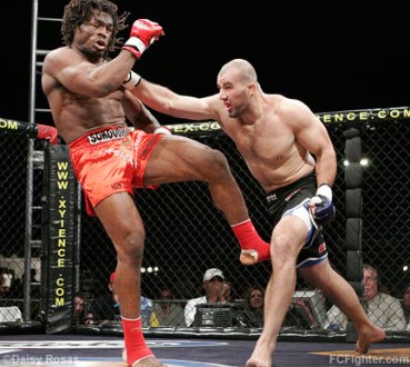 Glover Teixeira acerta com UFC e deve estrear em junho Depois de muita espera e várias especulações, o brasileiro Glover Teixeira finalmente acertou sua ida para o UFC. Considerado o maior lutador atuando no país, o mineiro, de 32 anos, conseguiu resolver...