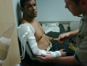 minotauro tala 300x227 Minotauro volta aos treinamentos após cirurgia no braço