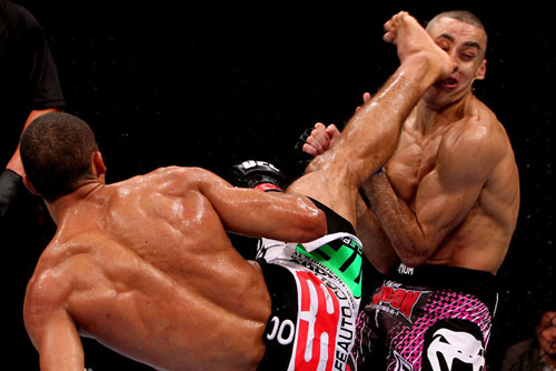 Com direito a festa brasileira, a segunda edição do UFC Rio desembarcou na capital fluminense e consagrou o peso pena José Aldo. O atleta da Nova União não tomou conhecimento...