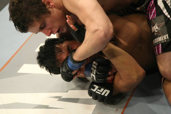 A última edição do Ultimate em 2011, o UFC 141, contou com bons combates, a estreia vitoriosa de Alistair Overeem na organização e a aposentadoria de Brock Lesnar. O programa de...