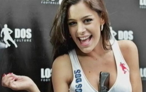 A bela Larissa Riquelme foi a musa da Copa do Mundo de Futebol, em 2010, mas a paraguaia a parece ter trocado de esporte. A modelo foi anunciada como ring girl da...