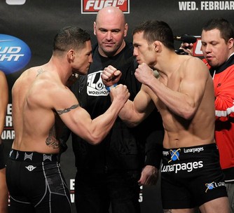 Combate entre Ellenberger e Sanchez é eleito o melhor do UFC on Fuel A vitória sobre o compatriota Diego Sanchez, na luta principal do UFC on Fuel, pode ter dado ao norte-americano Jake Ellenberger o direito de encarar Carlos Condit pelo cinturão interino...