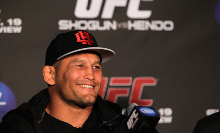 Henderson desmente Dana e diz que nunca negou luta com Machida Dan Henderson e Dana White estão passando por algum tipo de problema de comunicação. O chefão do UFC declarou estar com dificuldade para definir o próximo passo de Hendo. White...