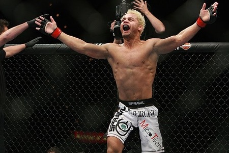 De olho no título de Condit, Koscheck e Hendricks se enfrentam no UFC on Fox 3 Com Nick Diaz suspenso e Carlos Condit sem oponente para defender o cinturão interino dos meio-médios do UFC, dois possíveis desafiantes irão se enfrentar para, possivelmente, definir o próximo candidato ao...