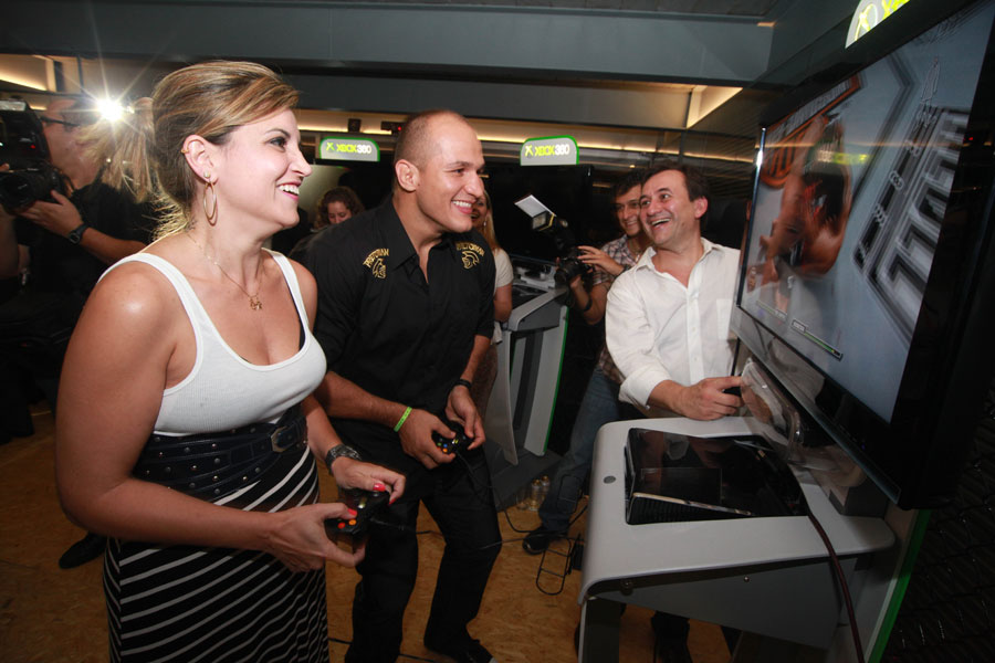 Em grande festa, UFC Undisputed 3 é lançado no Brasil UFC Undisputed 3, novo game do Ultimate para as plataformas Playstation 3 e Xbox 360, foi lançado no Brasil na noite desta segunda-feira em São Paulo. O jogo, que traz...