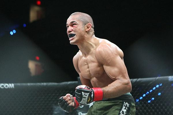 O brasileiros brasileiros Marlon Sandro e Alexandre Popó venceram seus combates no Bellator 60, evento realizado na última sexta-feira (9), nos Estados Unidos, pela primeira fase do GP de pesos...