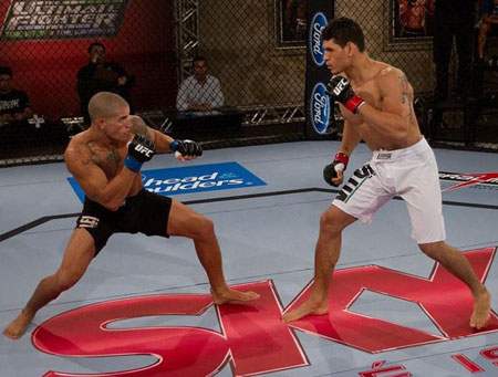 O quinto episódio do The Ultimate Fighter Brasil, exibido neste domingo (22), marcou a segunda luta dos pesos médios no reality show. Com direito de escolher o confronto, Vitor Belfort...