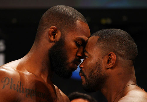 Jon Jones e Rashad Evans trocaram várias provocações antes do UFC 145, evento realizado neste sábado (21). E depois de várias trocas de farpas os lutadores, que são ex-companheiros de...