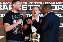 Vídeo: Daniel Cormier vs. Josh Barnett Depois de muita expectativa, a final do GP de pesos pesados chegou ao fim. De um lado o favorito Josh Barnett, do outro o azarão Daniel Cormier, que começou o...
