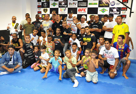 Morro do Alemão inaugura sala de artes marciais O Morro do Alemão, no Rio de Janeiro, ganhou mais um importante aliado para tirar os jovens do crime e ajudar na integração com a comunidade. O local recebeu um...