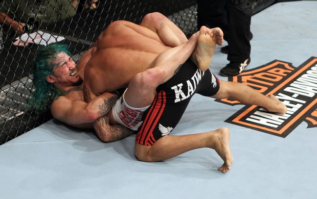 UFC on FOX 3: Belcher nocauteia Toquinho e Lineker é finalizado Os lutadores brasileiros bem que tentaram, mas o UFC on FOX 3, evento realizado neste sábado (5), em Nova Jérsei, não foi bom para os atletas nacionais. Rousimar Toquinho buscou...