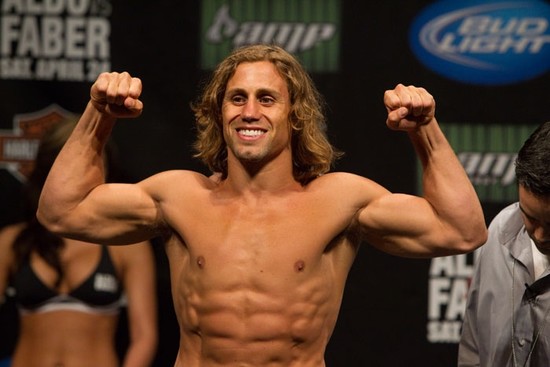 Faber disputa cinturão interino no UFC 148 e Renan Barão pode ser oponente No início desta semana, uma lesão tirou Dominick Cruz de sua terceira defesa de cinturão do Ultimate contra Urijah Faber no UFC 148. Mas, na noite desta terça-feira, o presidente...