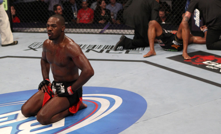 Jon Jones enfrenta Dan Henderson em setembro A agenda do mais jovem campeão da história do UFC segue agitada. Depois de defender o cinturão dos meio-pesados com sucesso no UFC 145 contra Rashad Evans, Jon Jones já...