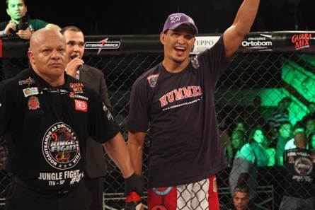 Ildemar Marajó tenta a terceira vitória no UFC contra o ex-TUF 16 Igor Araujo