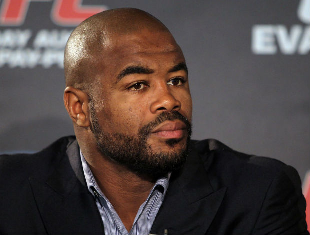 Evans descarta descer aos médios e mira em nova luta contra Jon Jones O norte-americano Rashad Evans fez as pazes com a vitória neste sábado (15). Depois de duas derrotas seguidas, o ex-campeão dos meio-pesados travou uma dura batalha contra Dan Henderson no...