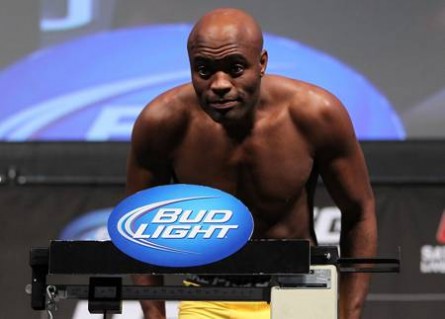 A. Silva (foto) diz resolver todos seus problemas com o UFC diretamente com White. Foto: Divulgação