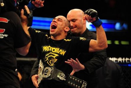 Barão (foto) é o novo campeão linear do UFC. Foto: Divulgação/UFC
