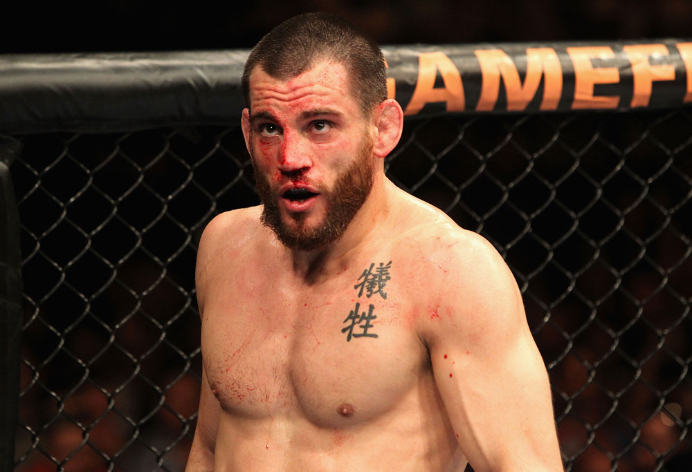 Após demissão do UFC, Jon Fitch é finalizado no WSOF 3 A fase de Jon Fitch não é das melhores. Depois de ser demitido UFC, em fevereiro deste ano, o norte-americano acabou finalizado em sua primeira luta fora do octógono. Diante...