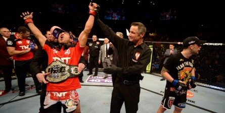 Aldo (foto). exige disputa de cinturão dos leves para enfrentar Pettis. Foto: Josh Hedges/UFC