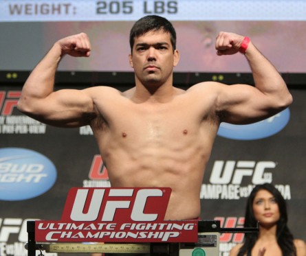 Lyoto Machida acredita que pode bater os 84 kg da categoria peso médio. Foto: Josh Hedges/UFC