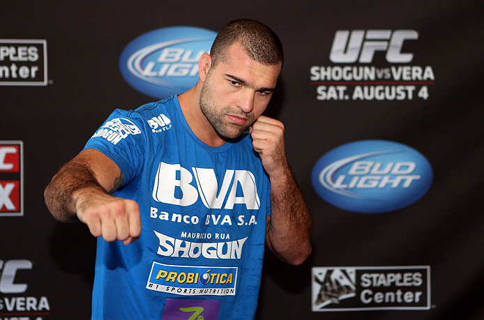 Problema legal pode impedir que estrangeiros atuem no UFC on FOX Sports 1 Um empecilho legal pode impedir que diversos atletas atuem no UFC on FOX Sports 1, no dia 17 de agosto, em Boston (EUA). Segundo noticiado pelo jornal Boston Herald, uma...