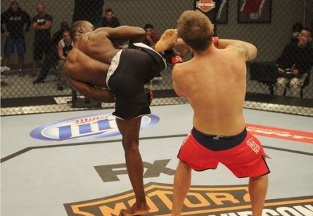 U. Hall consegue nocaute espetacular no TUF 17. Foto: Divulgação/UFC