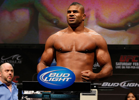 Overeem na pesagem do UFC 156: Nível de testosterona quase na metade do normal. Foto: Josh Hedges/UFC
