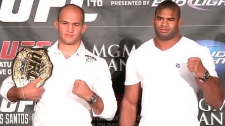 Cigano (esq.) e Overeem (dir.) já tiveram um combate, pelo cinturão, adiado em 2012. Foto: Divulgação/UFC