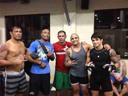 Minotauro, Anderson, Minotouro, Feijão e Erick em treino na Team Nogueira.