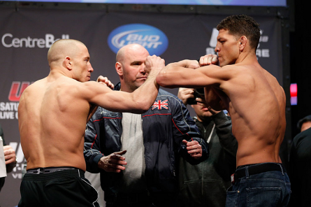 Clima segue tenso entre St. Pierre (esq.) e Diaz (dir.) mesmo depois do UFC 158. Foto: Josh Hedges/UFC