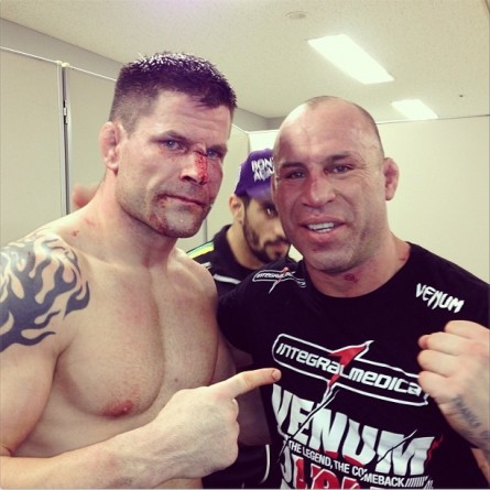 W. Silva (dir.) e B. Stann (esq.) nos bastidores do UFC Japão. Foto: Reprodução Instagram