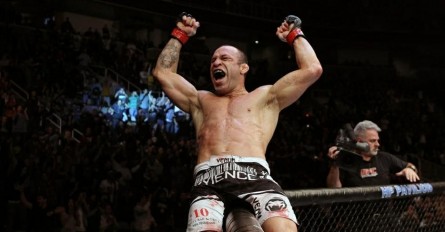 Wand vence B. Stann por nocaute. Foto: Josh Hedges/UFC