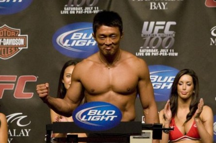 Akiyama (foto) quer enfrentar Wand como técnico do TUF Japão. Foto: Josh Hedges/UFC