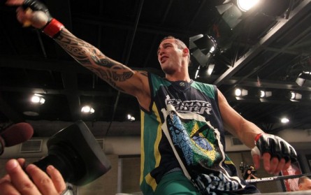 S. Ponzinibbio (photo) celebrates victory at TUF Brasil 2. Photo: Disclosure/UFC