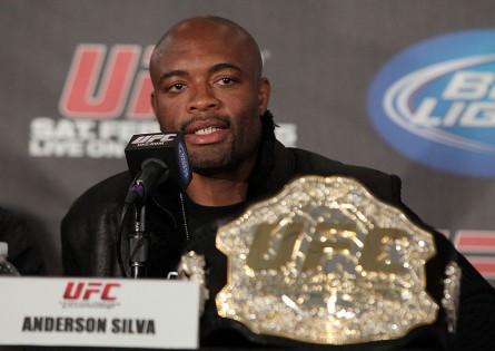 Anderson Silva reforçou a fama de que não gosta de falar com a imprensa. Foto: Josh Hedges/UFC