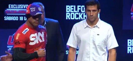 Belfort (esq.) encara Rockhold (dir.) no UFC Combate 2. Foto: Reprodução