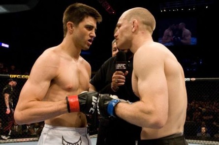 C. Condit (esq.) e M. Kampmann (dir.) no seu primeiro duelo, em 2009. Foto: Josh Hedges/UFC