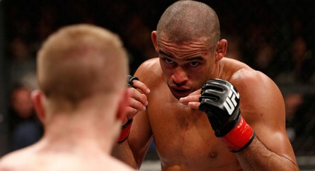 Triste por sair do UFC 161, Renan Barão garante: "Com certeza voltarei melhor"