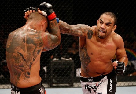 Feijão (dir.) é ex-campeão do Strikeforce. Foto: Divulgação/UFC