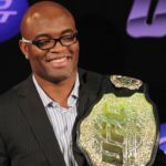 A. Silva (foto) estendeu seu vínculo com o UFC por mais dez lutas. Foto: Josh Hedges/UFC