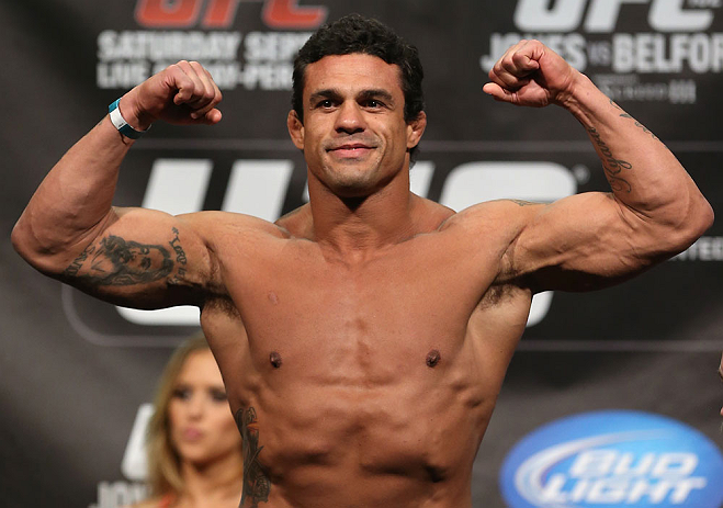 White volta a defender Belfort sobre TRT: ‘Está sendo injustamente atacado’ Conforme havia feito na entrevista coletiva que sucedeu o UFC no Combate 2, no dia 18 de maio, o presidente do Ultimate voltou a defender Vitor Belfort na polêmica do...