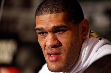 A. Silva (foto) quer voltar ao UFC no segundo semestre de 2014. Foto: Josh Hedges/UFC