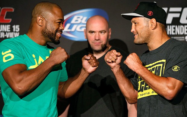 Sem brasileiros, UFC 161 traz duelo de Rashad contra Hendo na atração principal O UFC retorna ao Canadá, neste sábado (15), para a realização do UFC 161. Inicialmente, o show, que acontece na cidade de Winnipeg, traria Renan Barão defendendo o cinturão interino dos...