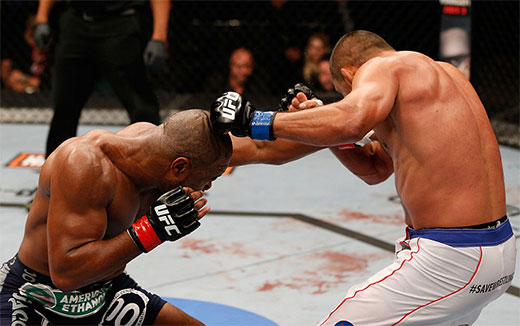 Vídeo: Bastidores da vitória de Rashad Evans sobre Dan Henderson no UFC 161 No último sábado o meio-pesado americano Rashad Evans quebrou a série de duas derrotas ao superar o veterano compatriota Dan Henderson na luta principal do UFC 161. O UFC disponibilizou...