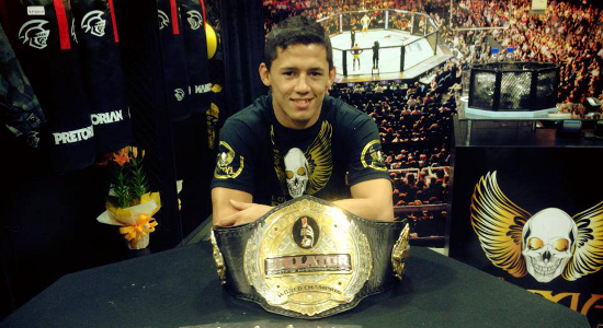 Dudu Dantas embarca para a Holanda para aprimorar o muay thai O carioca Eduardo Dantas, único brasileiro campeão do Bellator, dá um importante passo para aprimorar sua já agressiva trocação. O peso galo da Nova União embarca nesta segunda-feira para a...